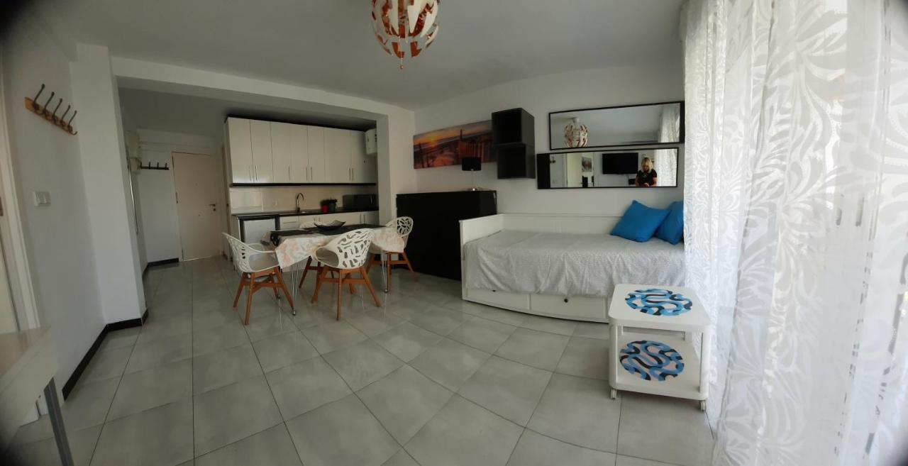 Happy Loix Apartamento Wifi Aa Benidorm Eksteriør billede
